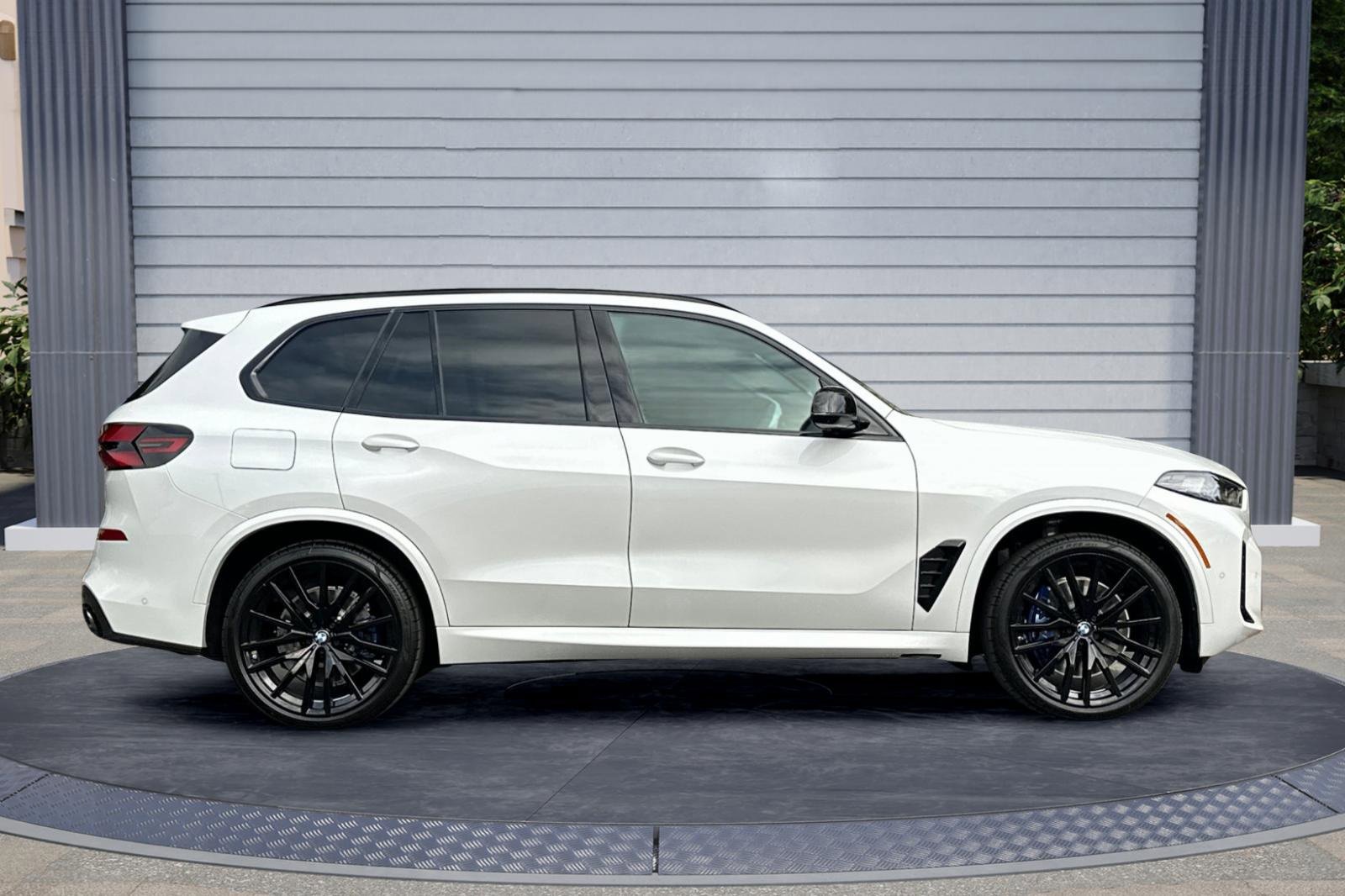 New 2026 BMW X5 M60i w/ Climate Comfort Package image 3