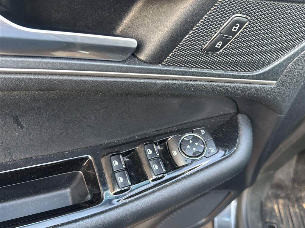 Used 2019 Ford Edge SEL AWD/4WD image 9