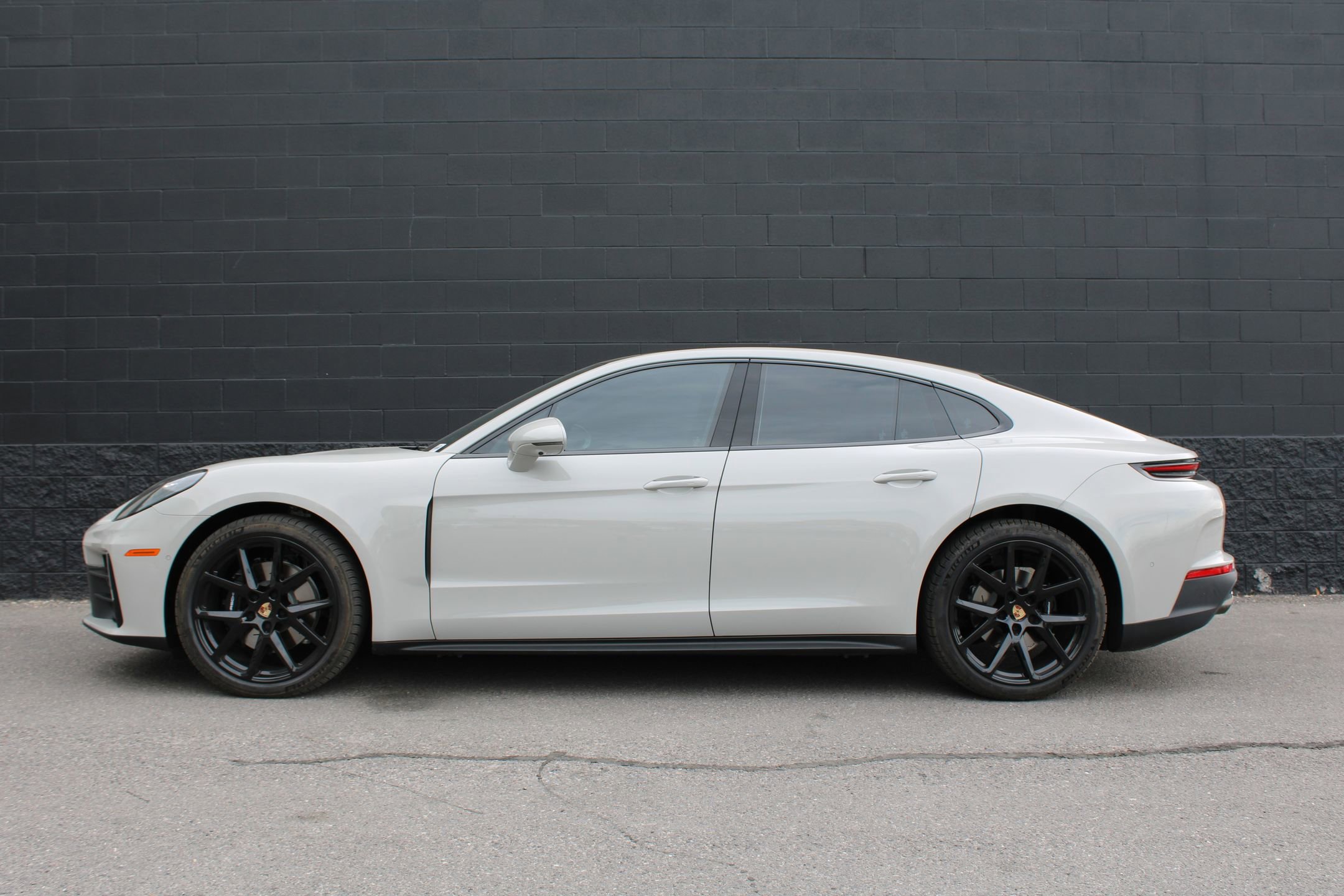 Certified 2025 Porsche Panamera 4 image 2