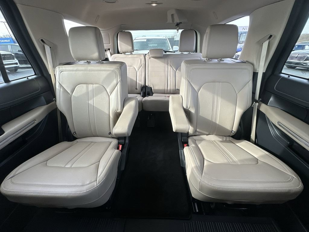 Used 2023 Ford Expedition Limited AWD/4WD image 23