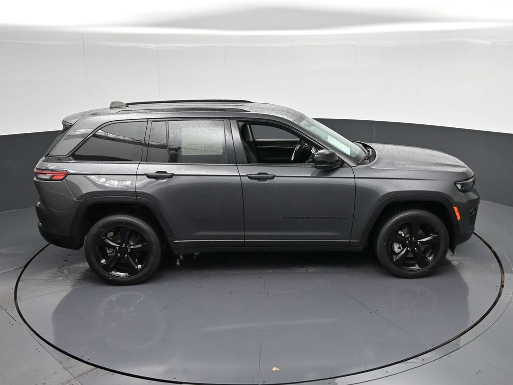 Used 2024 Jeep Grand Cherokee Limited w/ Black Appearance Package AWD/4WD image 26