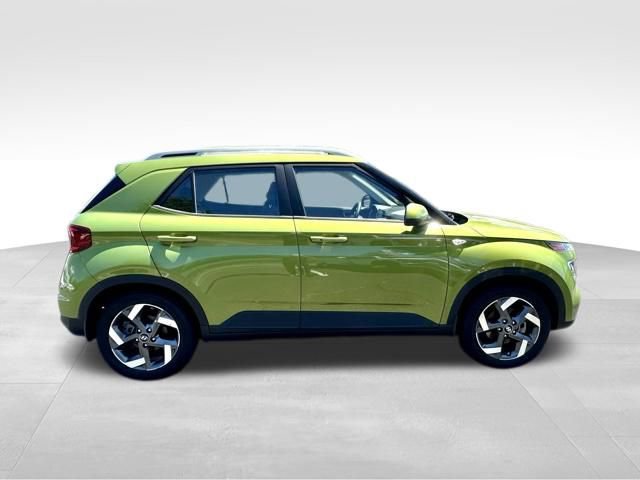 Used 2024 Hyundai Venue SEL FWD image 8