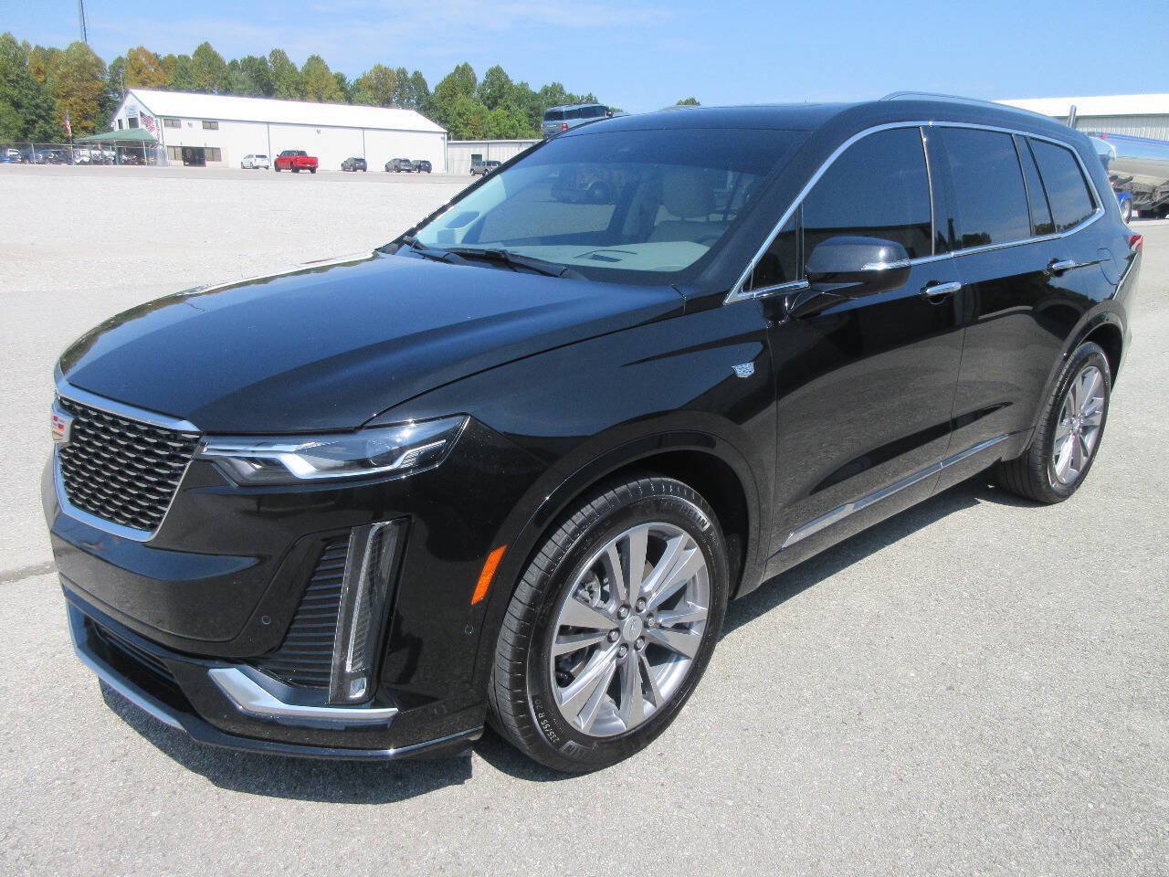 Used 2025 Cadillac XT6 Premium Luxury w/ Technology Package FWD image 2