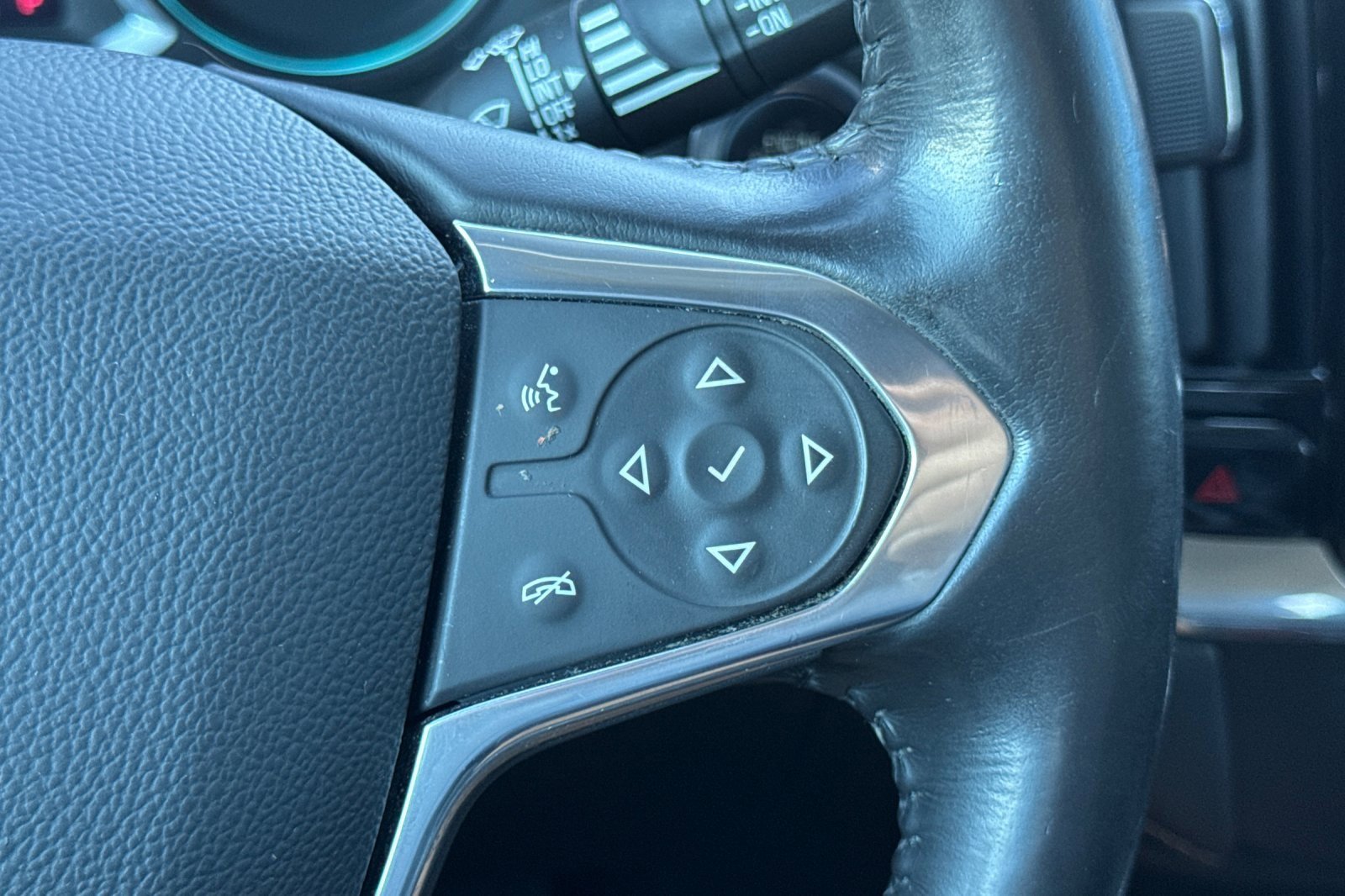 Used 2020 Chevrolet Traverse LT w/ LPO, Blackout Package image 41