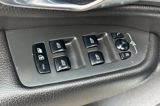 Used 2021 Volvo XC90 T5 Momentum w/ Protection Package Premier image 14