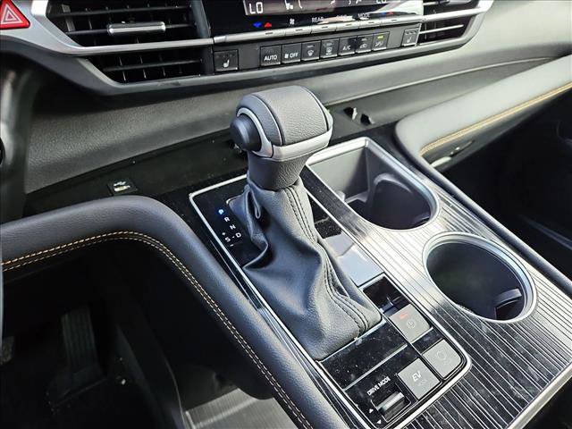 Used 2025 Toyota Sienna XLE Woodland Edition AWD/4WD image 12