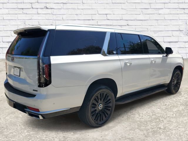 Used 2022 Cadillac Escalade ESV Premium Luxury AWD/4WD image 4