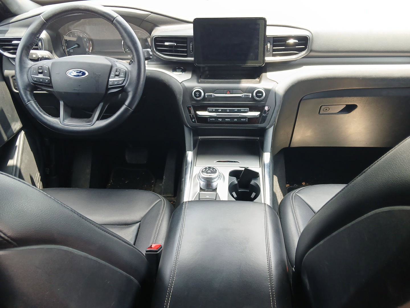 Used 2020 Ford Explorer XLT w/ Equipment Group 202A AWD/4WD image 14