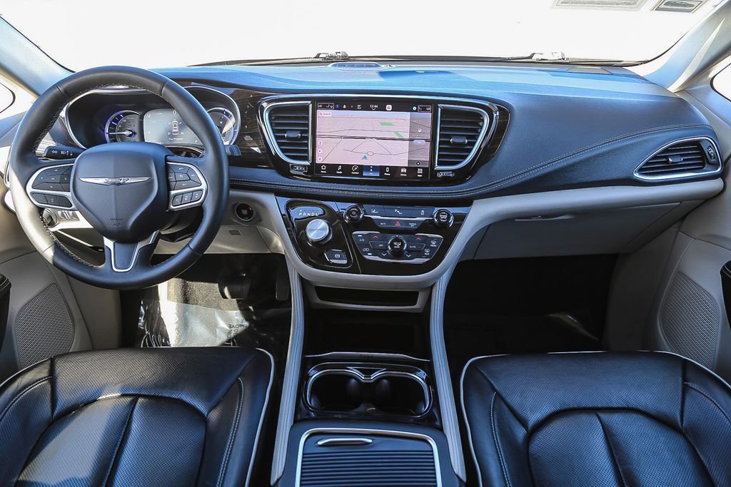 Used 2023 Chrysler Pacifica Limited image 13