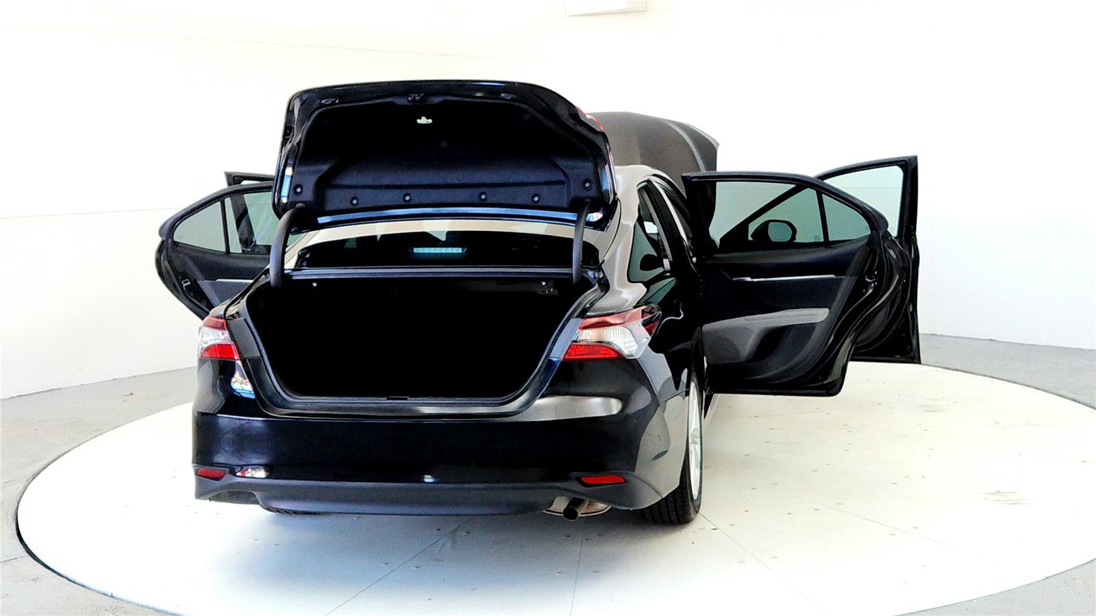 Used 2023 Toyota Camry LE FWD image 11