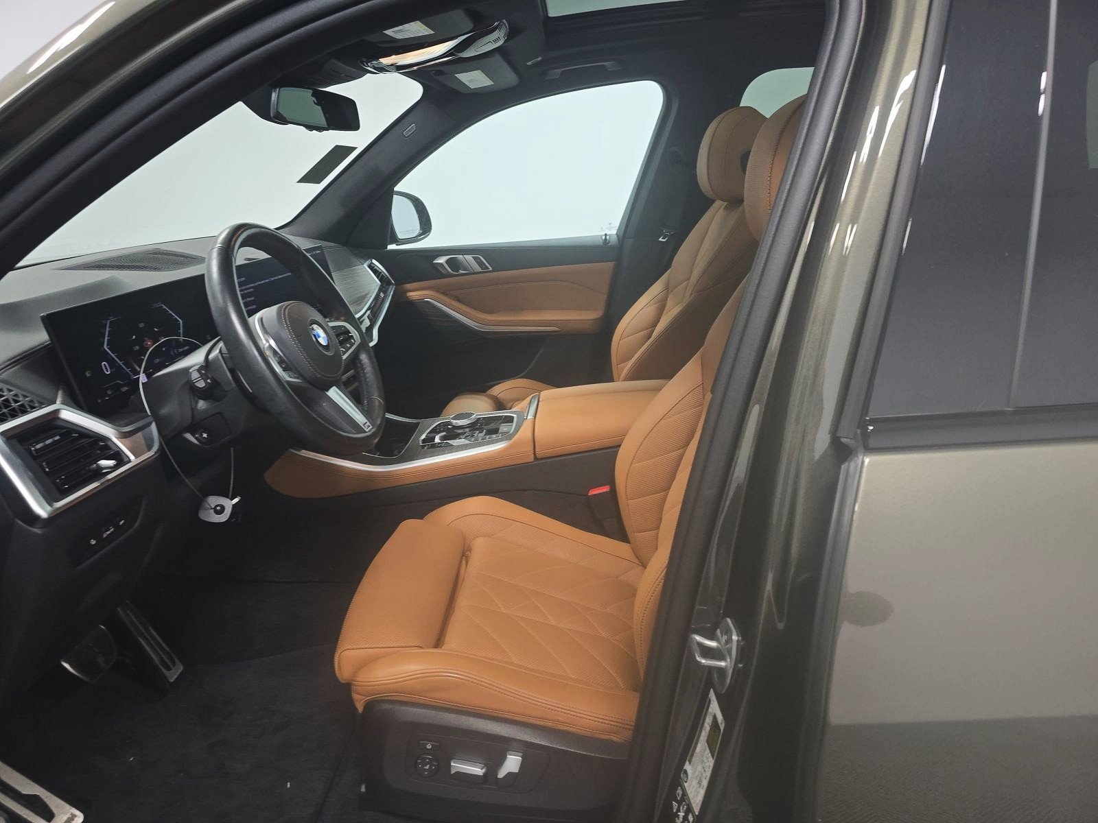 Used 2024 BMW X5 xDrive40i w/ M Sport Package image 7