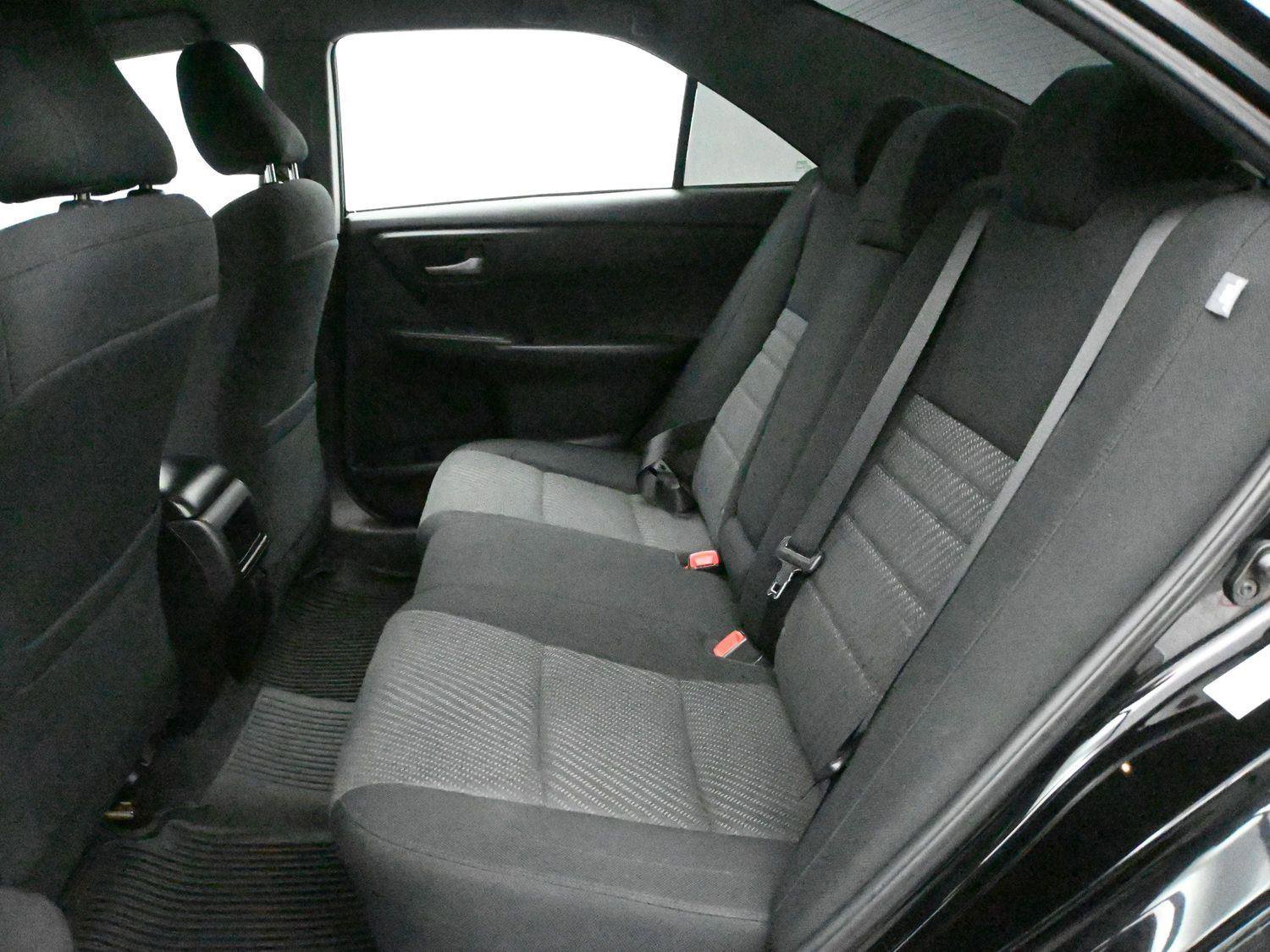 Used 2015 Toyota Camry LE FWD image 8