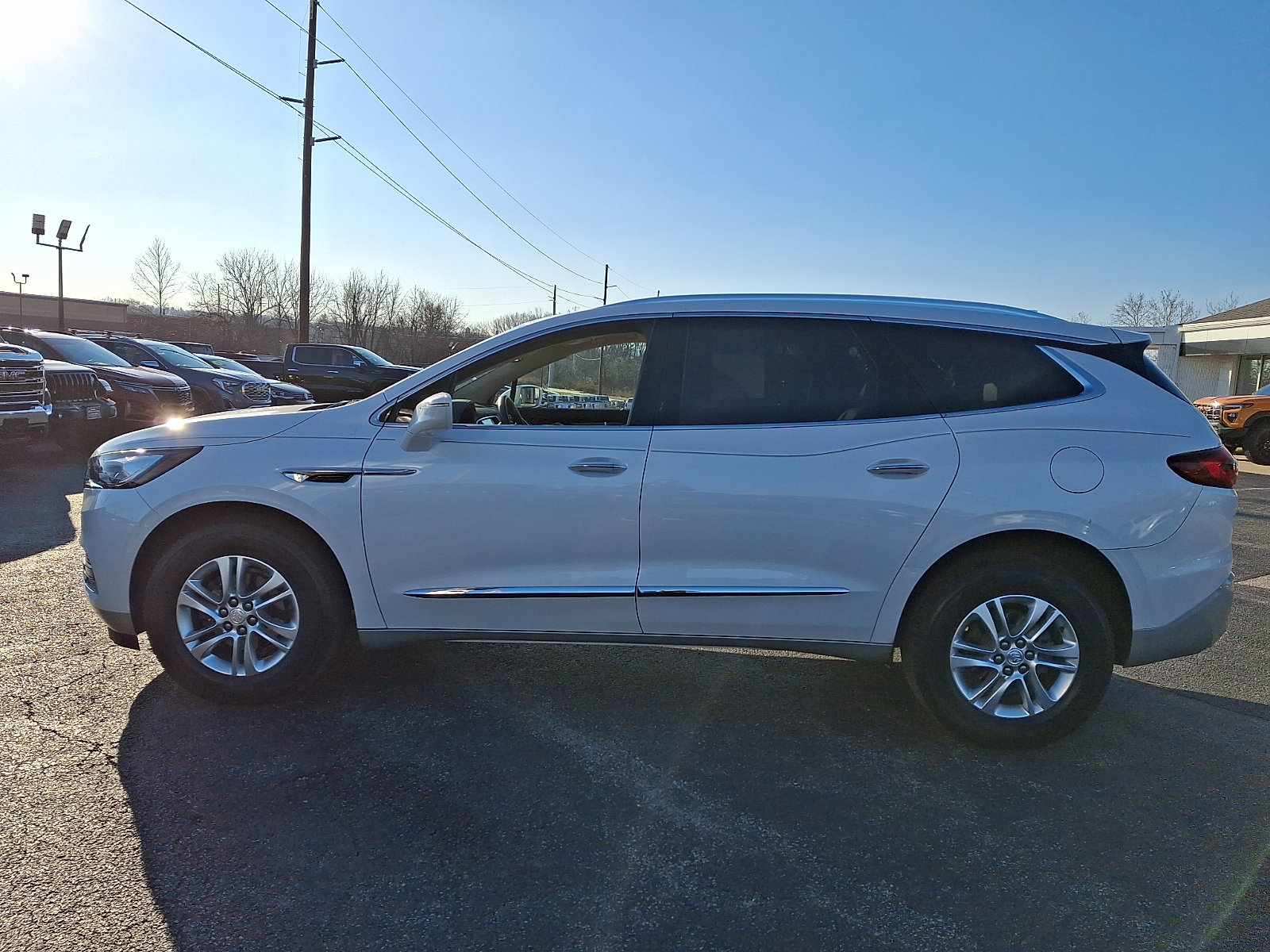 Used 2020 Buick Enclave Essence w/ Sound and Sites Package image 4