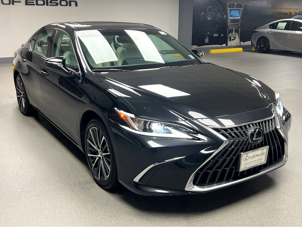 Used 2025 Lexus ES 300h w/ Premium Package