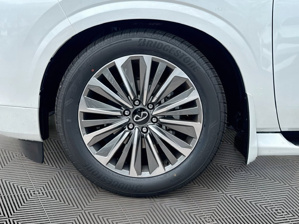 New 2027 INFINITI QX80 Luxe w/ Cargo Package AWD/4WD image 34