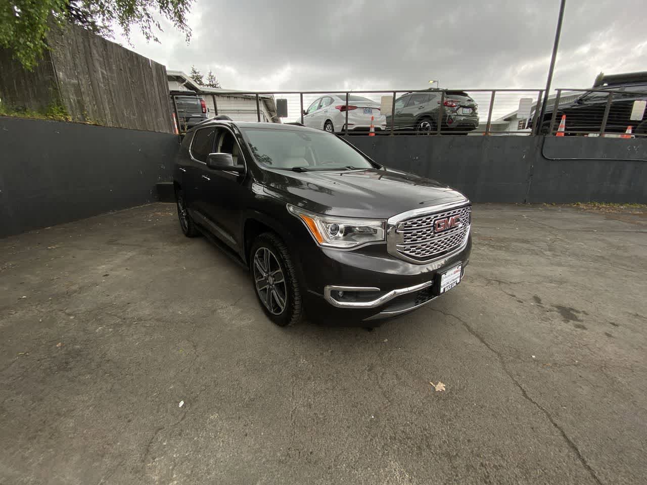 Used 2018 GMC Acadia Denali w/ Technology Package AWD/4WD image 8
