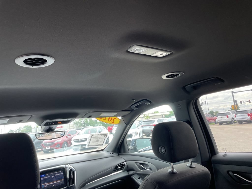 Used 2022 Chevrolet Traverse LT FWD image 39