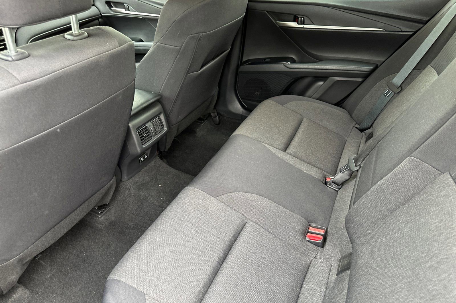 Used 2025 Toyota Camry LE image 12