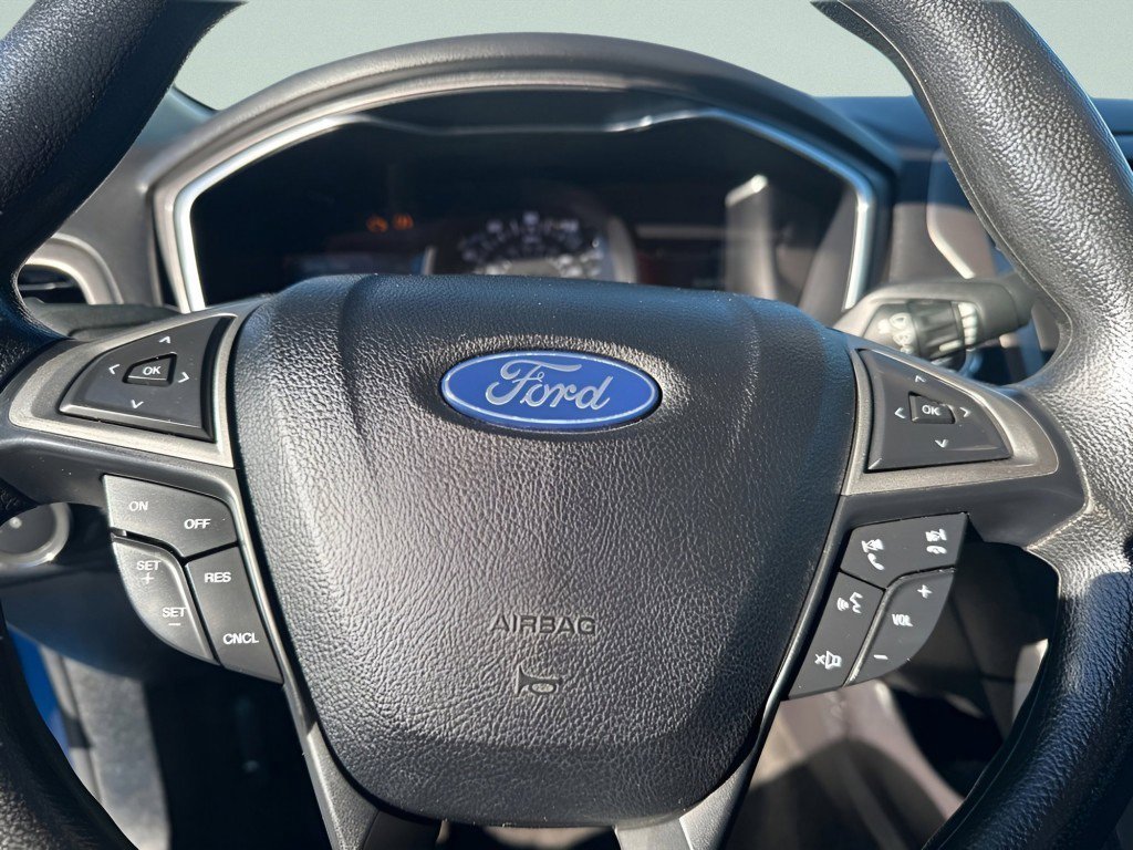Used 2020 Ford Fusion SE image 19