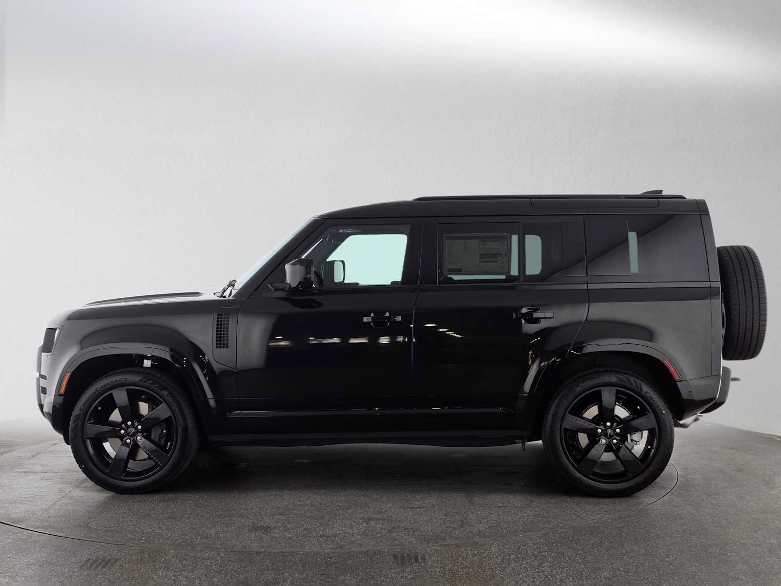 New 2026 Land Rover Defender 110 X-Dynamic SE AWD/4WD image 2
