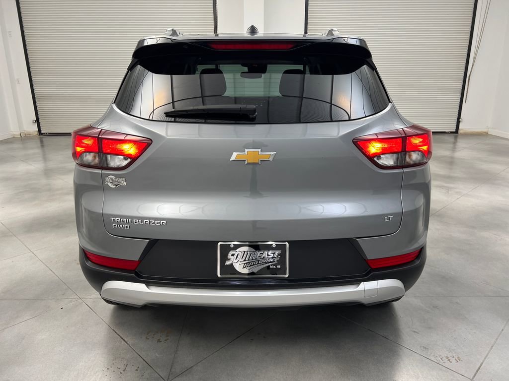 Used 2025 Chevrolet TrailBlazer LT AWD/4WD image 6