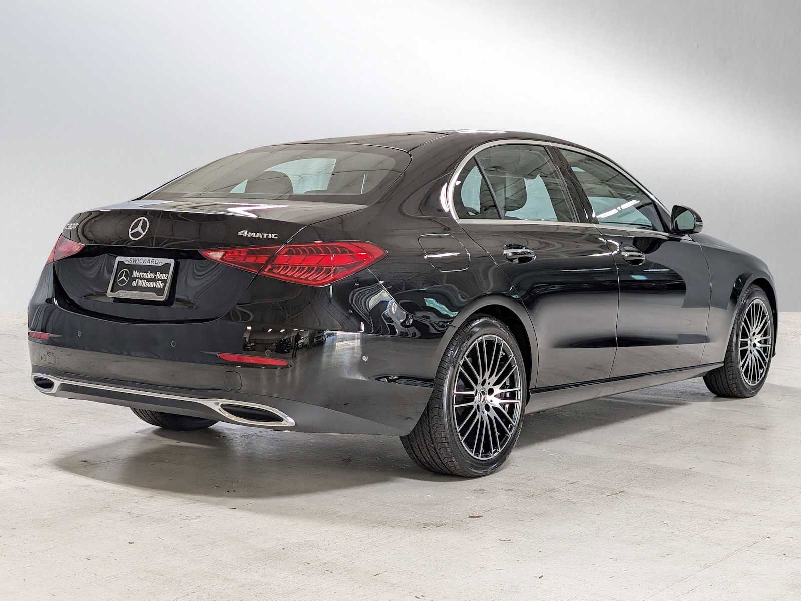 Used 2025 Mercedes-Benz C 300 4MATIC Sedan image 3