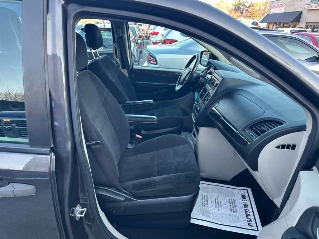 Used 2016 Dodge Grand Caravan American Value Package w/ UConnect Hands-Free Group image 12
