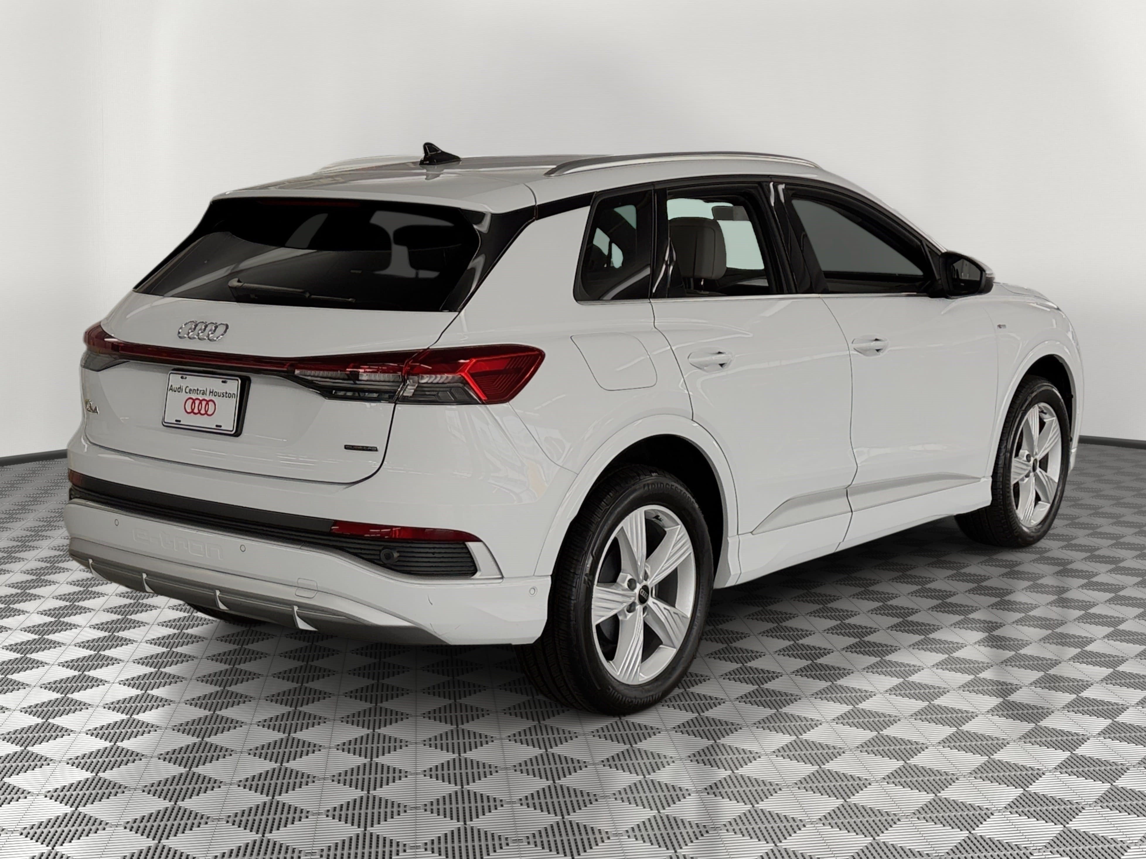 Used 2024 Audi Q4 e-tron Prestige AWD/4WD image 9