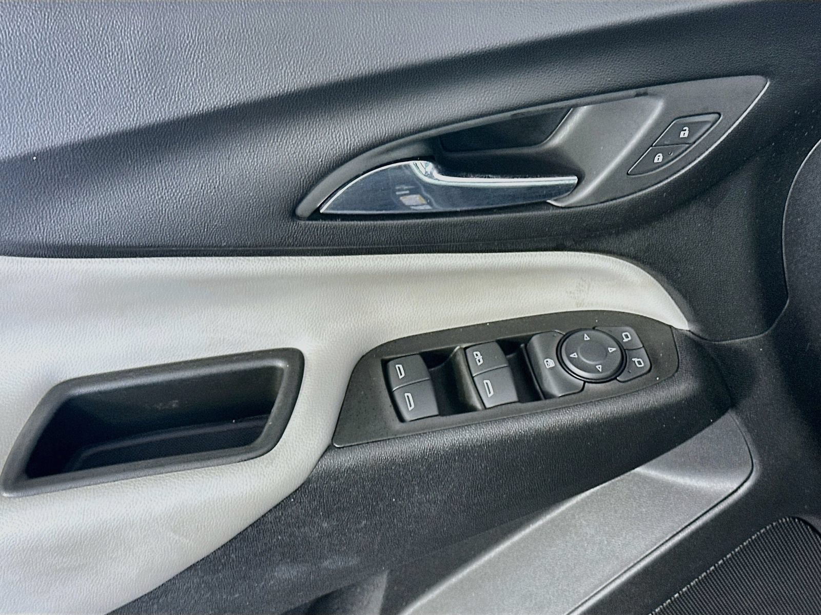 Used 2022 Chevrolet Equinox LS w/ LS Convenience Package FWD image 17