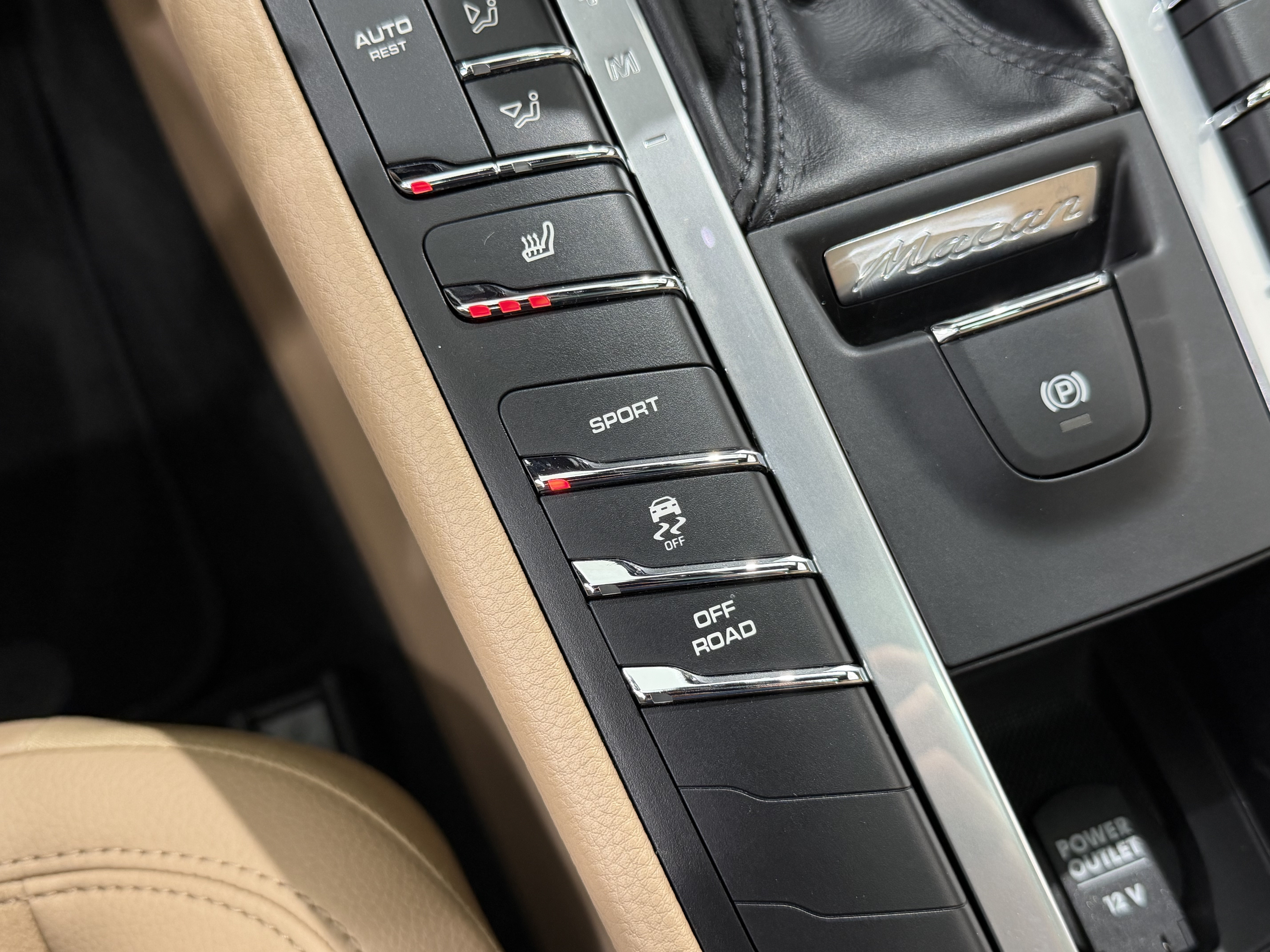 Certified 2021 Porsche Macan AWD/4WD image 35