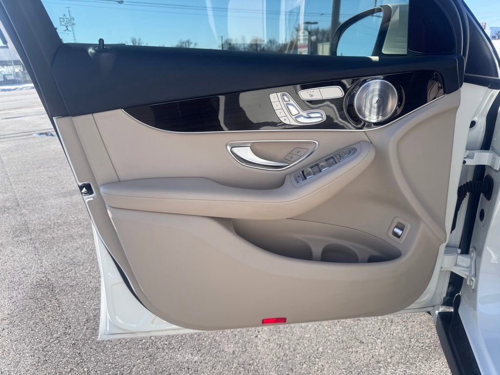 Used 2017 Mercedes-Benz GLC 300 4MATIC image 11