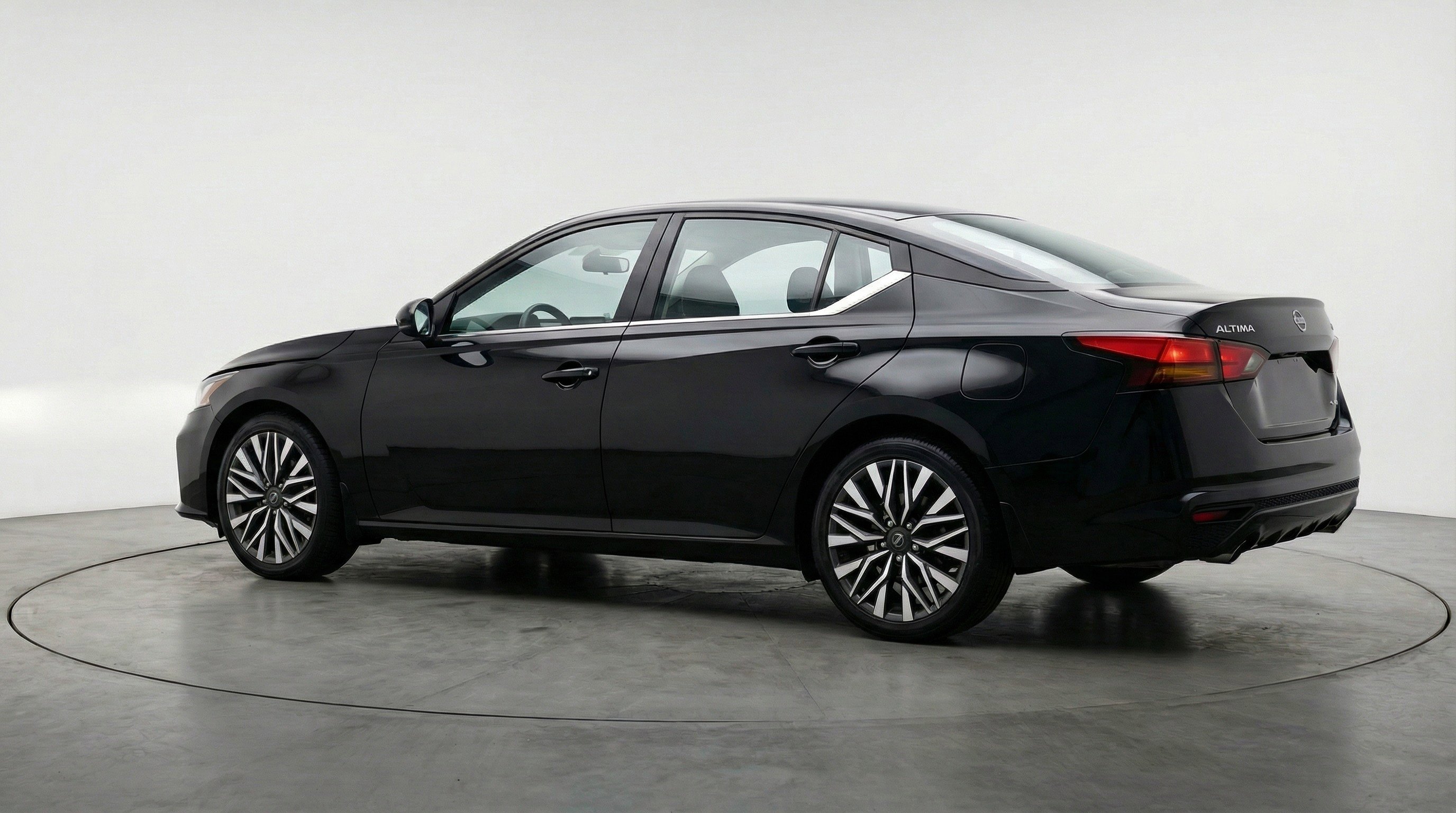 Used 2025 Nissan Altima 2.5 SV image 6