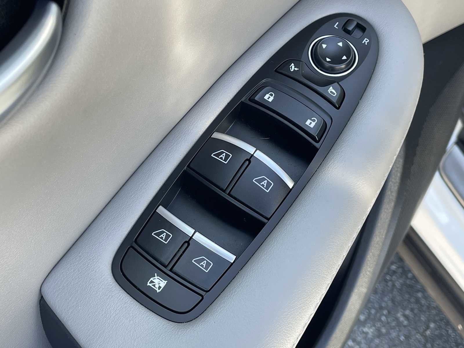 Used 2025 INFINITI QX50 Luxe AWD/4WD image 13