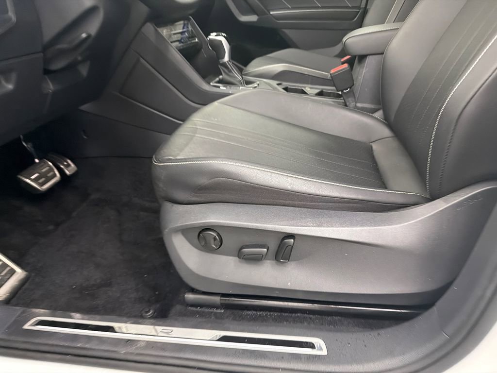 Used 2023 Volkswagen Tiguan SE R-Line image 10