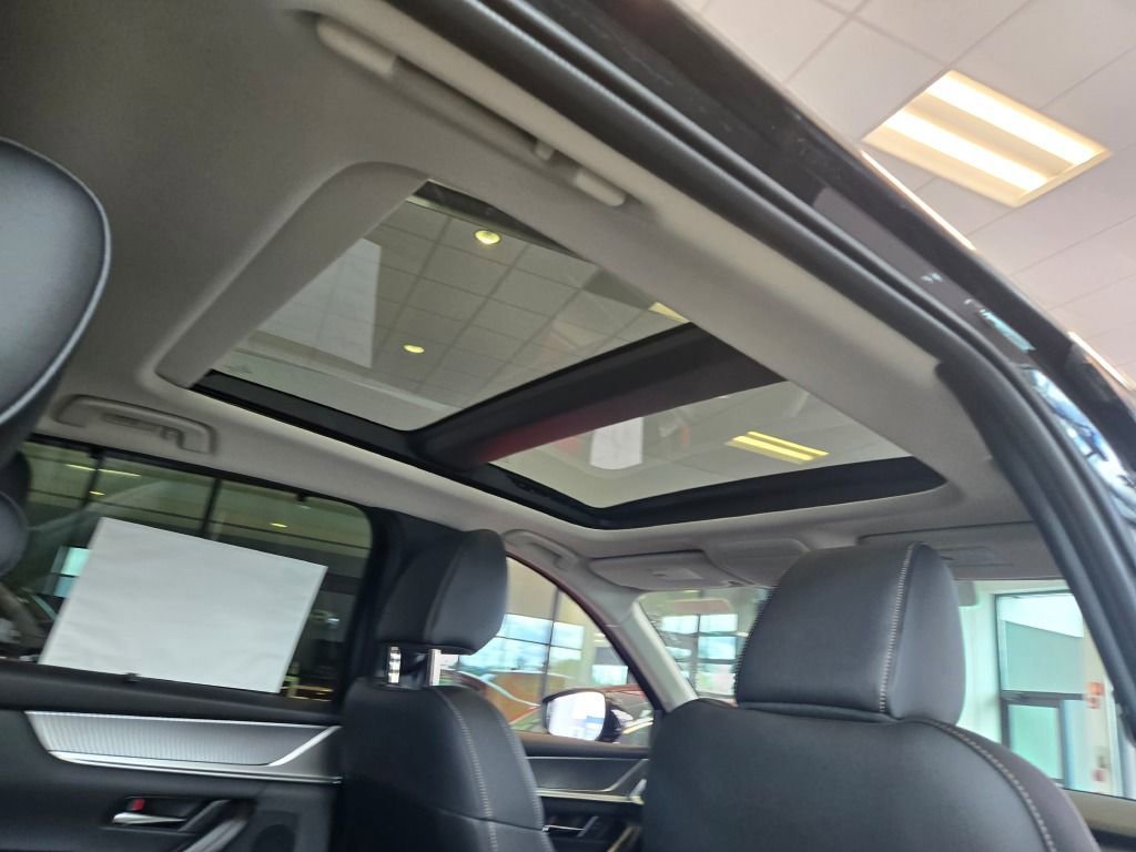 New 2025 MAZDA CX-70 Plug-In Hybrid w/ Premium Pkg image 8