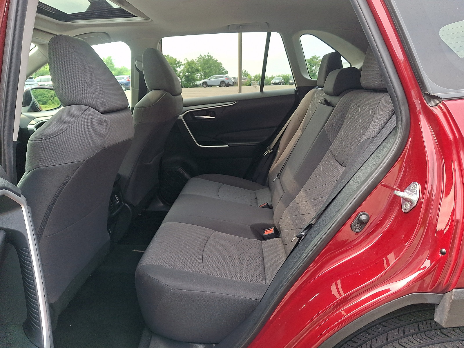Used 2020 Toyota RAV4 XLE w/ Convenience Package AWD/4WD image 10
