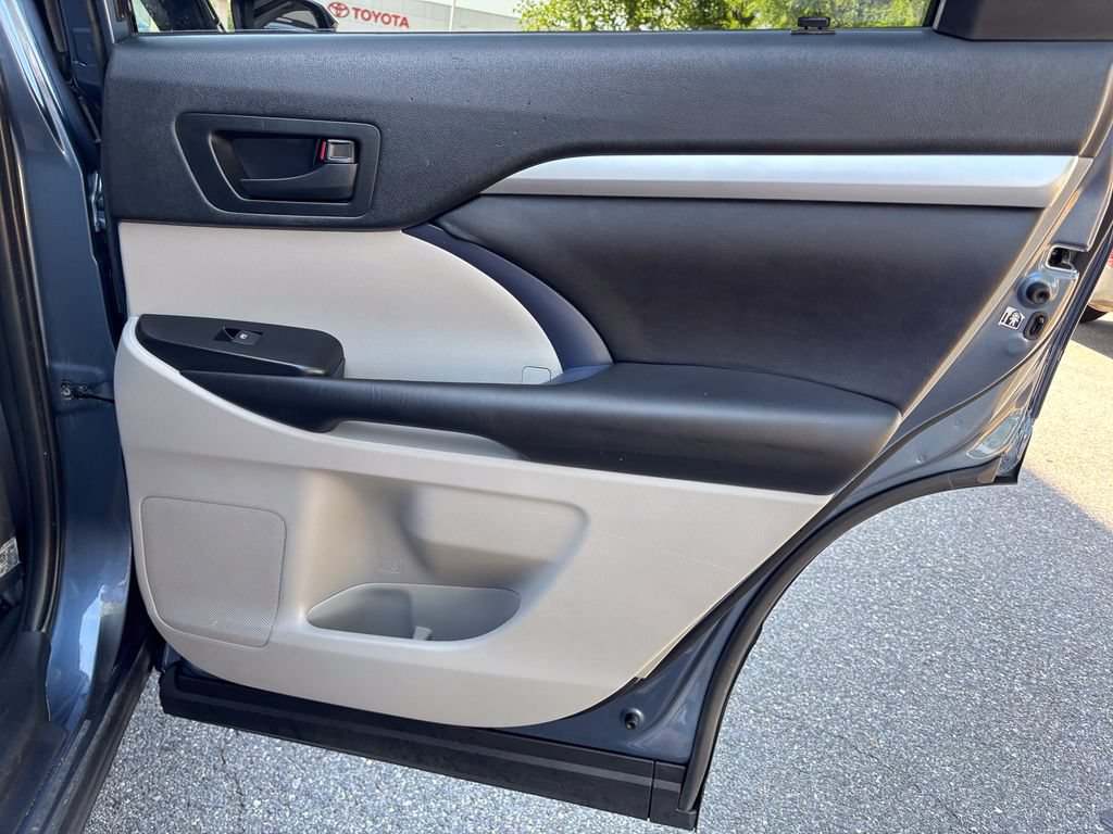 Used 2019 Toyota Highlander Plus AWD/4WD image 42