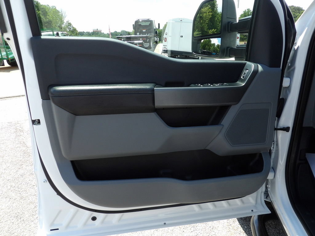 Used 2025 Ford F350 XLT AWD/4WD image 14