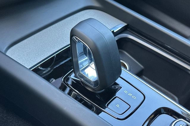 Used 2025 Volvo XC60 B5 Plus image 23