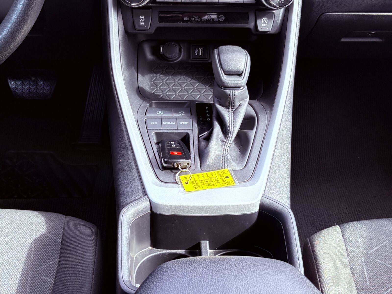 Used 2024 Toyota RAV4 XLE FWD image 24