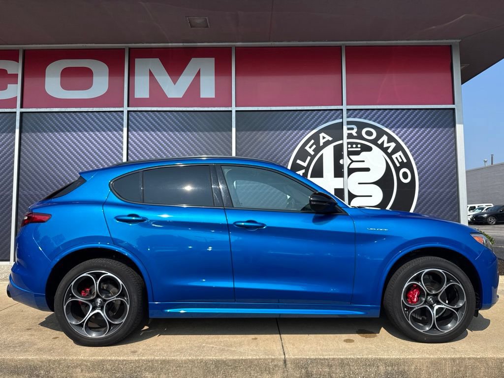 Used 2023 Alfa Romeo Stelvio Veloce AWD/4WD image 4