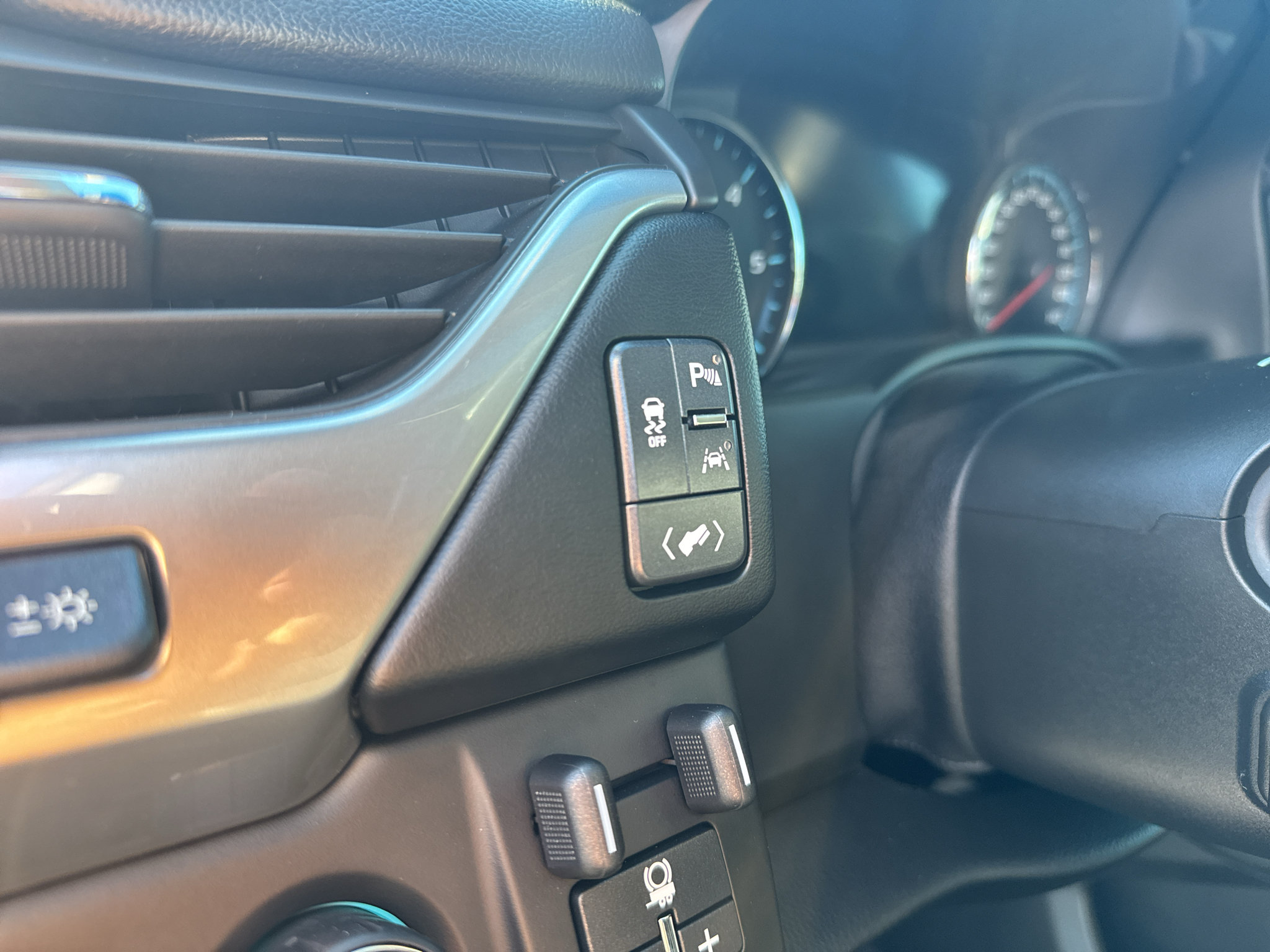 Used 2019 Chevrolet Tahoe Premier AWD/4WD image 14