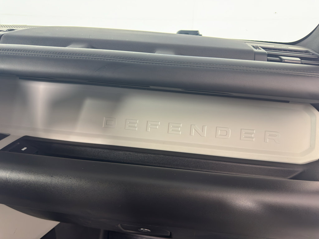 Used 2020 Land Rover Defender 110 HSE AWD/4WD image 44