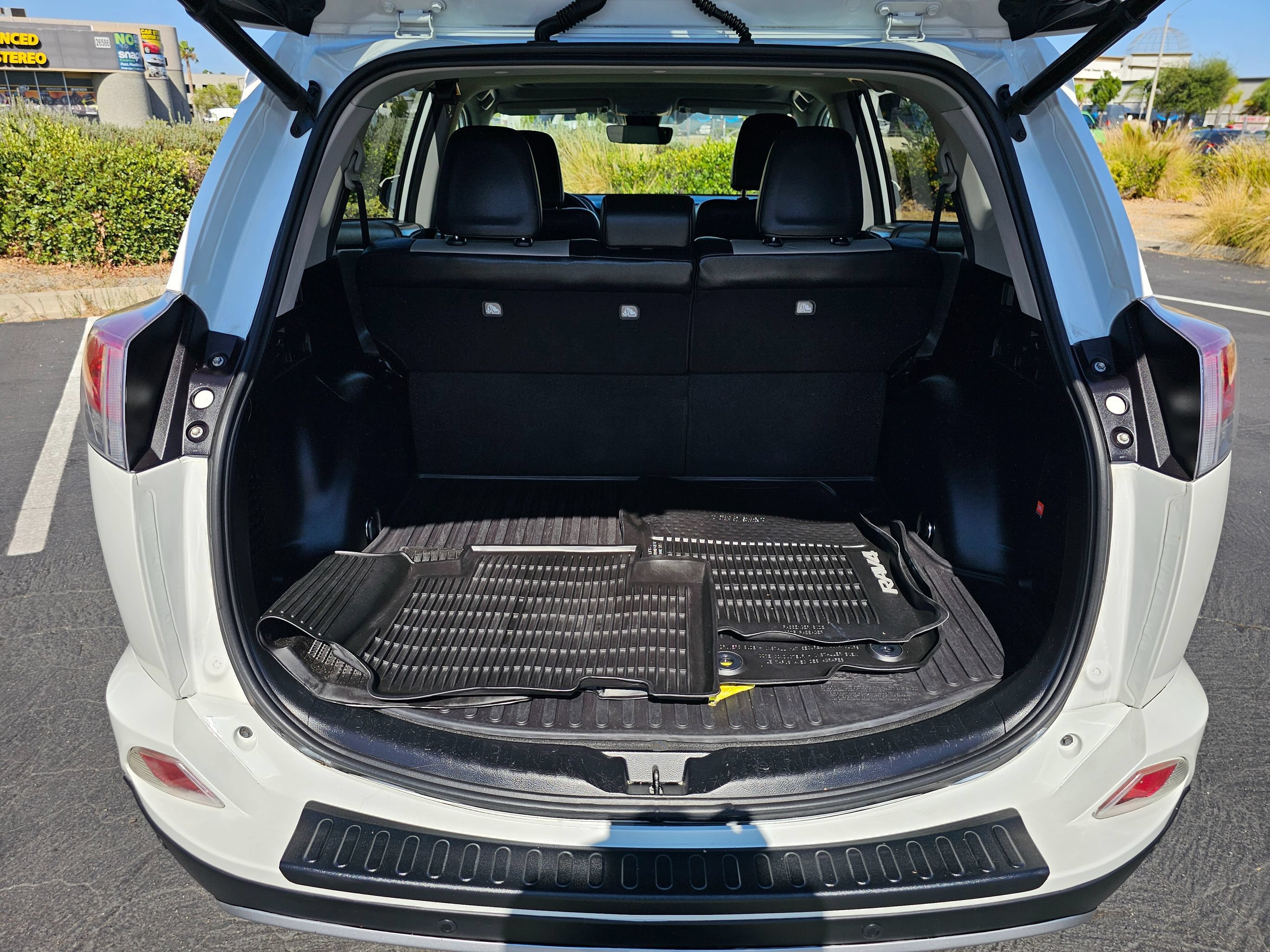 Used 2018 Toyota RAV4 Limited w/ Advanced Technology Package FWD image 27