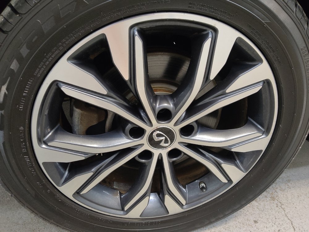 Used 2018 INFINITI QX30 AWD image 31