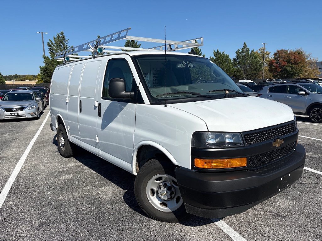 Used 2025 Chevrolet Express 2500 RWD image 3