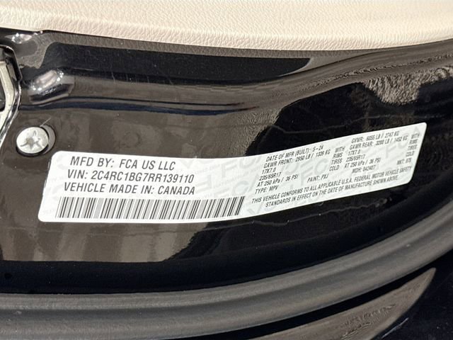 Used 2024 Chrysler Pacifica Touring-L image 31