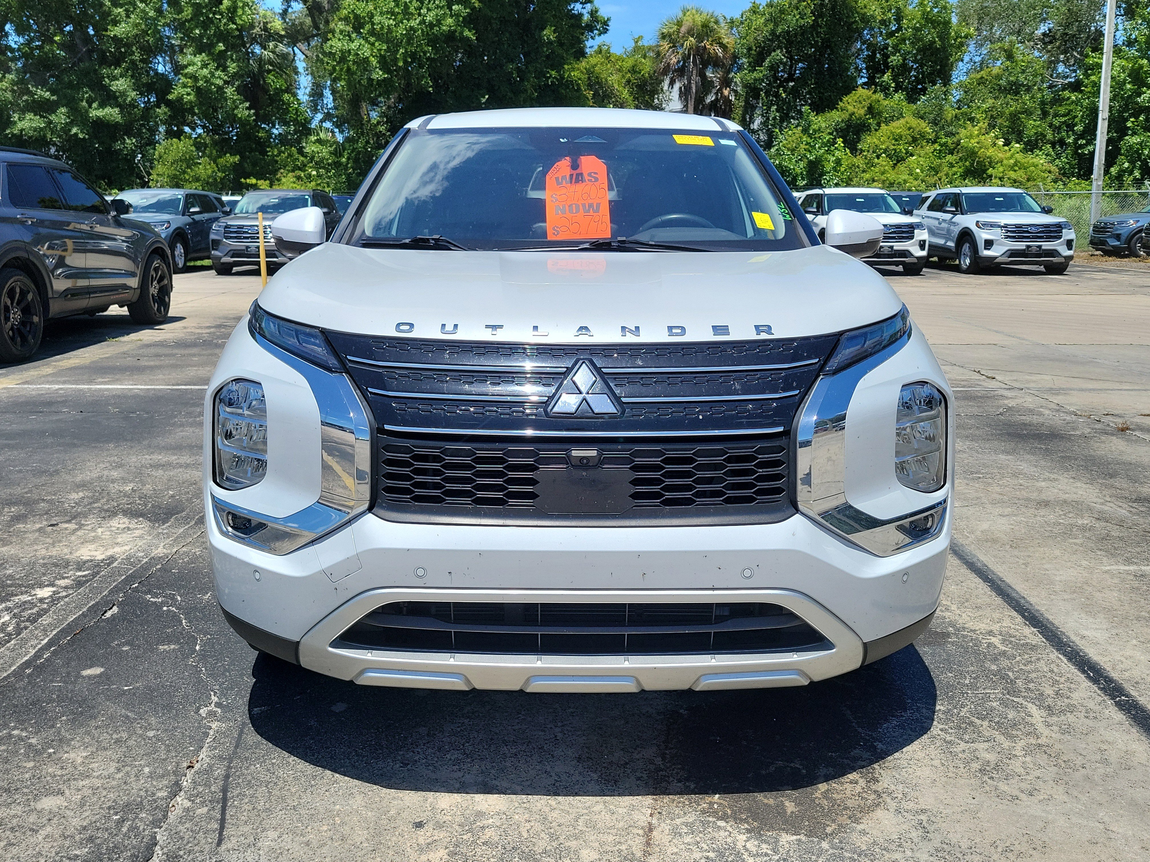 Used 2024 Mitsubishi Outlander FWD image 2