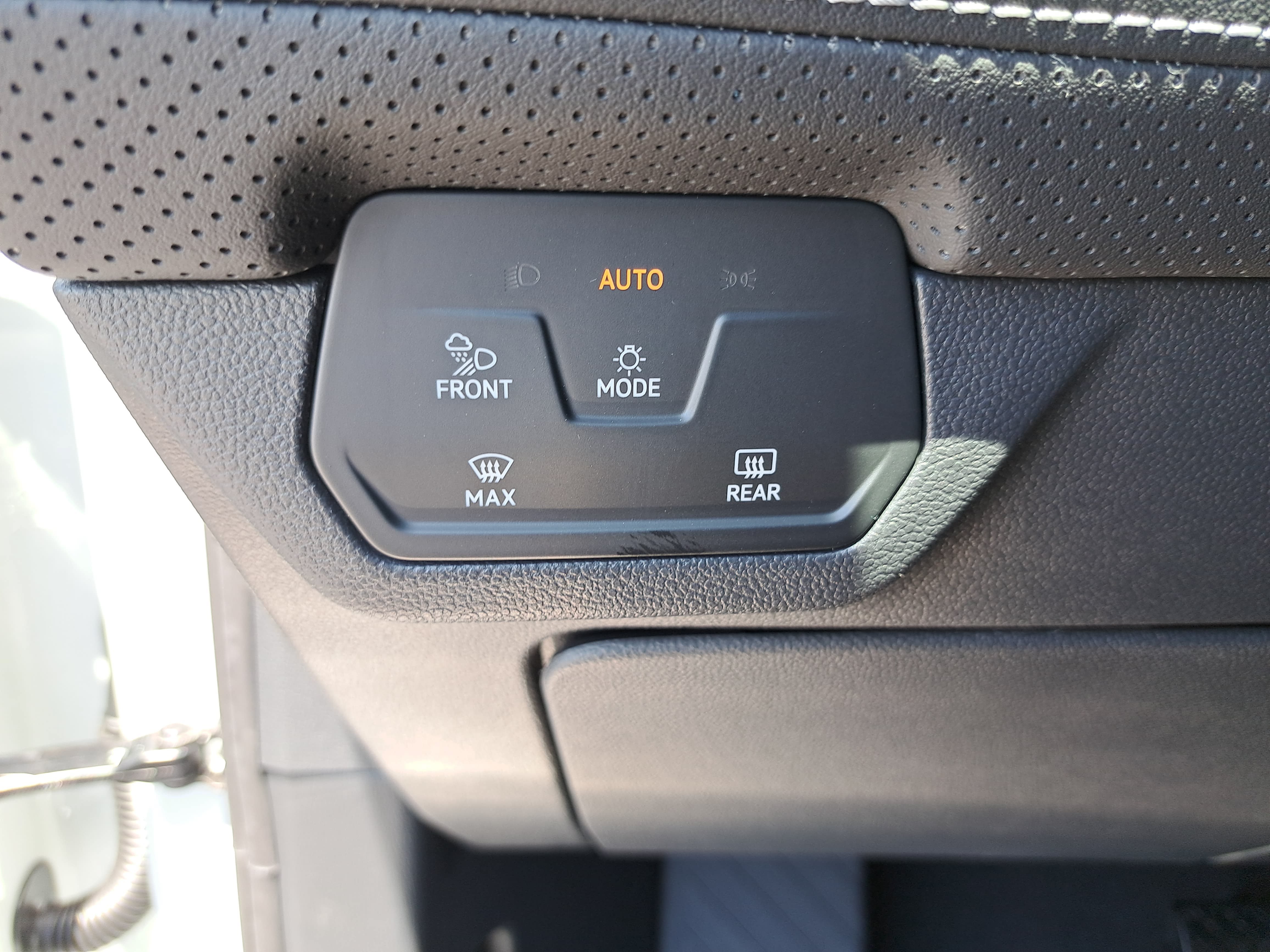 New 2026 Volkswagen Atlas SE FWD image 26
