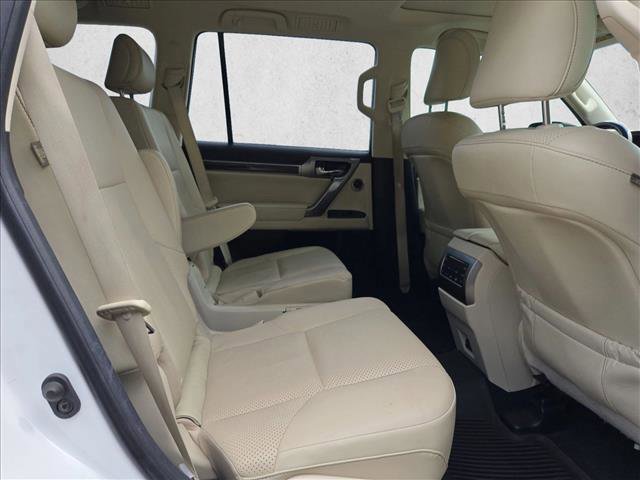 Used 2023 Lexus GX 460 Luxury w/ Sport Design Package AWD/4WD image 5